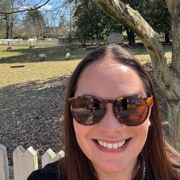 Meet your Posher, Kat - Picture 1 of 1